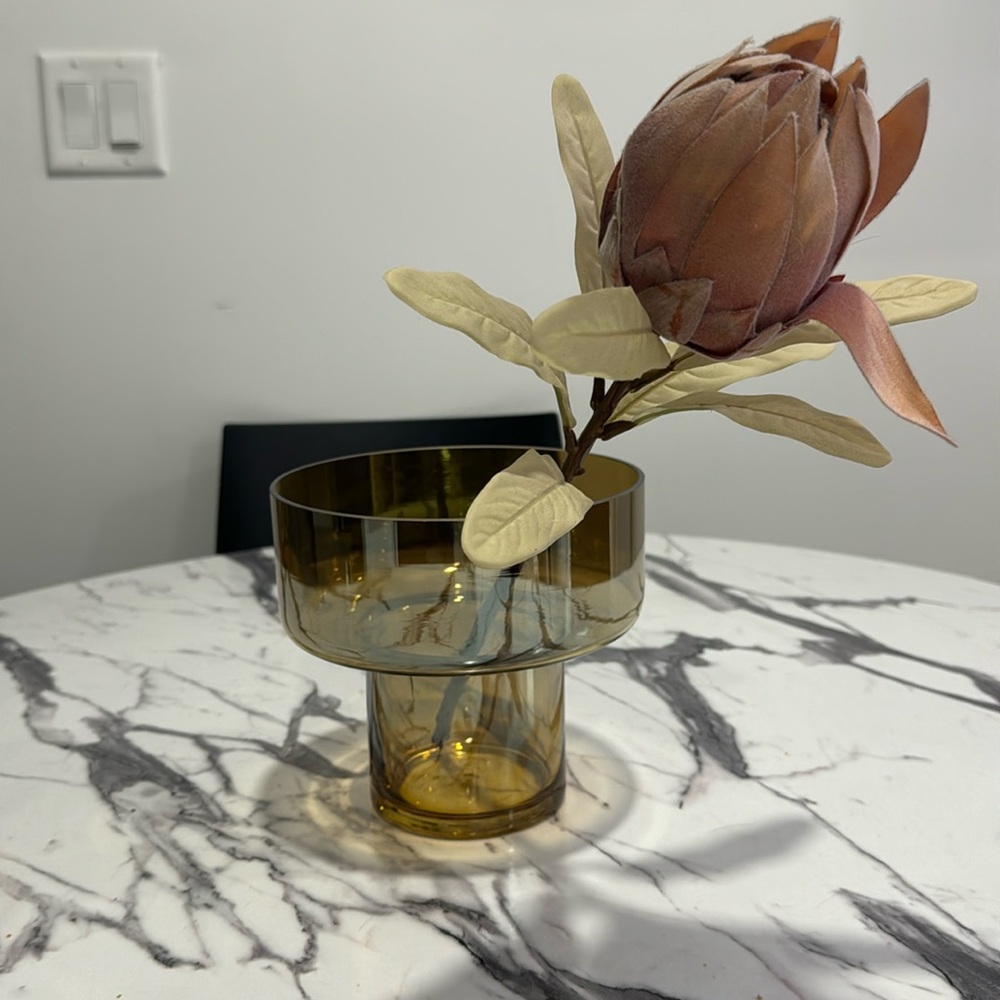 Lobo Vase